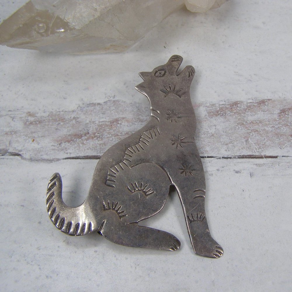 Sterling Silver Stamped Howling Coyote Brooch Pin Southwestern